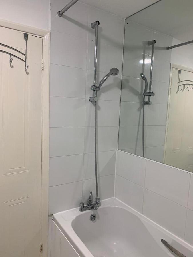 הוילה Charming 2-Bed House In לונדון מראה חיצוני תמונה